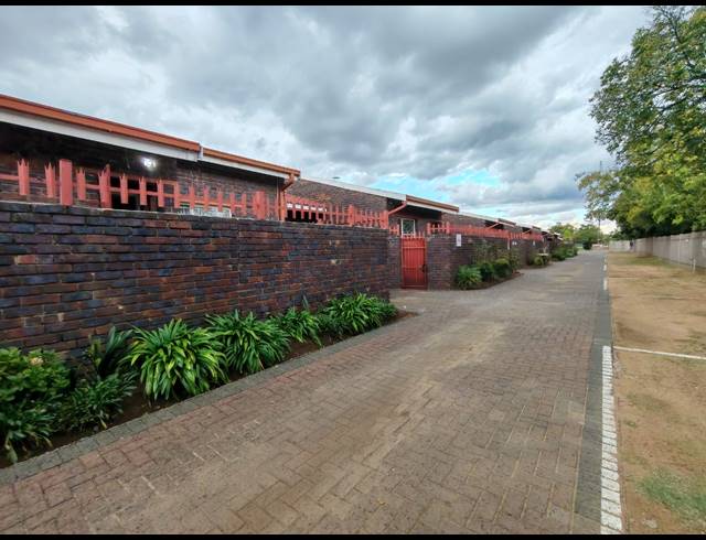 2 BEDROOM TOWNHOUSE FOR SALE IN THREE RIVERS